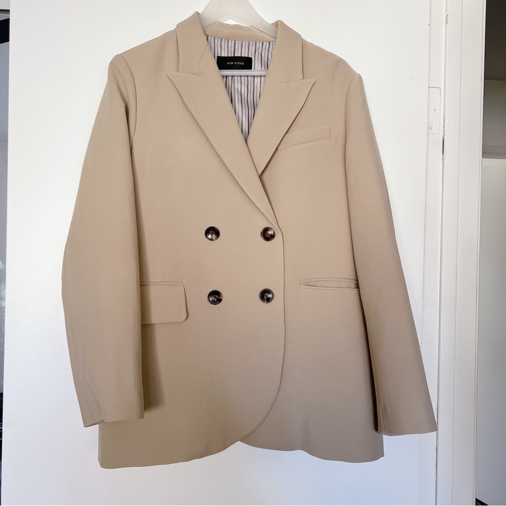 Zara Double-Breasted Beige Blazer with Tortoiseshell Buttons